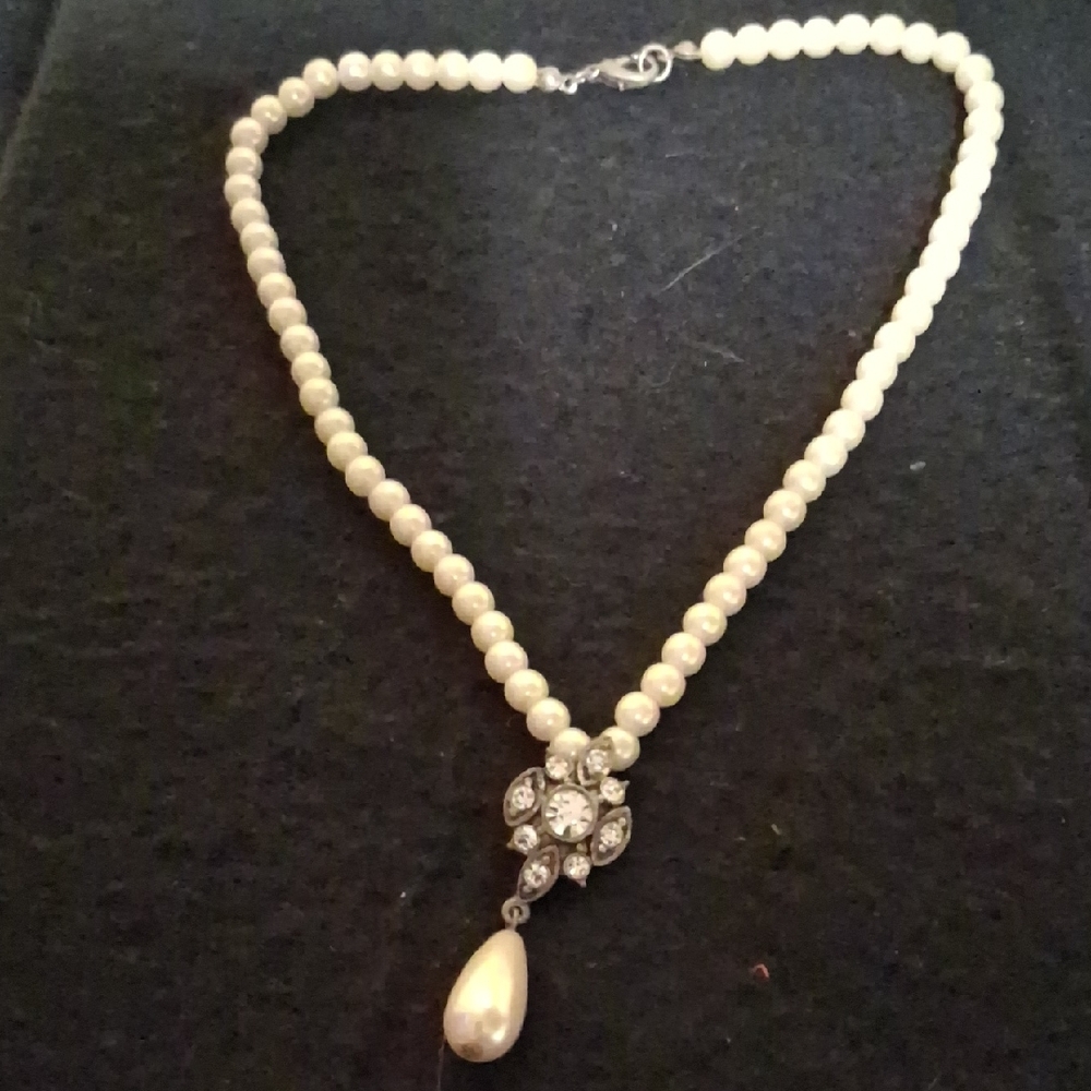 Faux Pearl Necklace/Choker